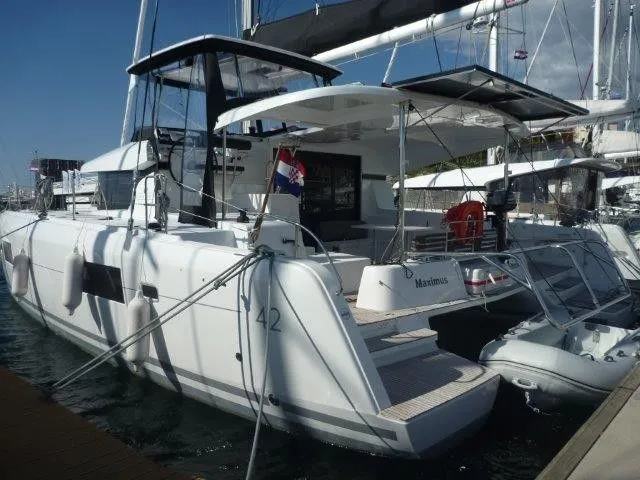 Rent a 12.8m Catamaran Lagoon 42 in Pula