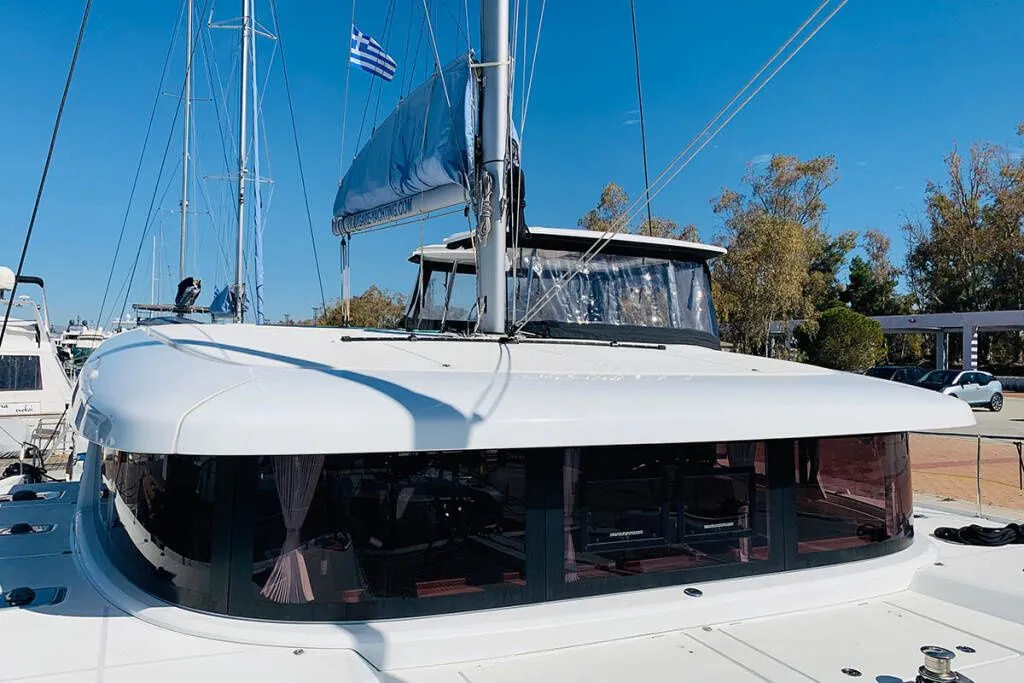 Rent a 12.8m Boat in Elliniko