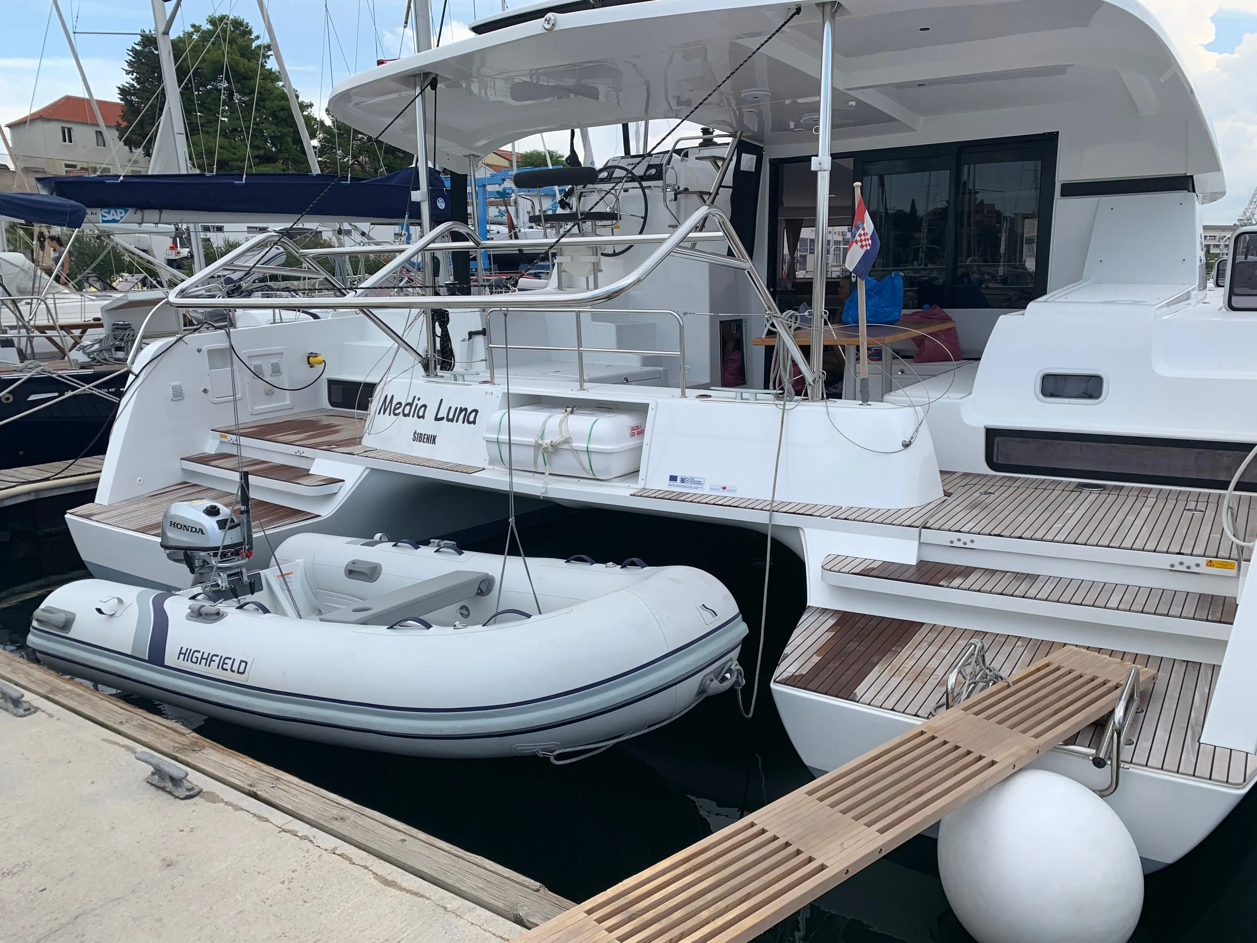 Charter a 12.8m Catamaran in Šibenik