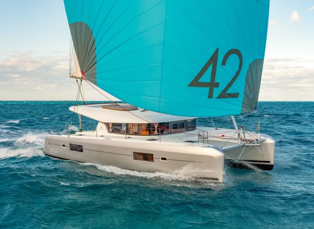 Лодка - Арендуйте 12.8м Lagoon 42 катамаран в Орхание