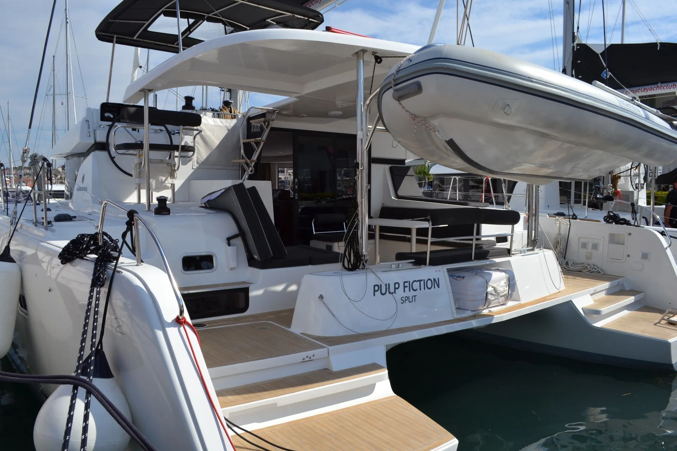 Pulp Fiction Charterboot - 4