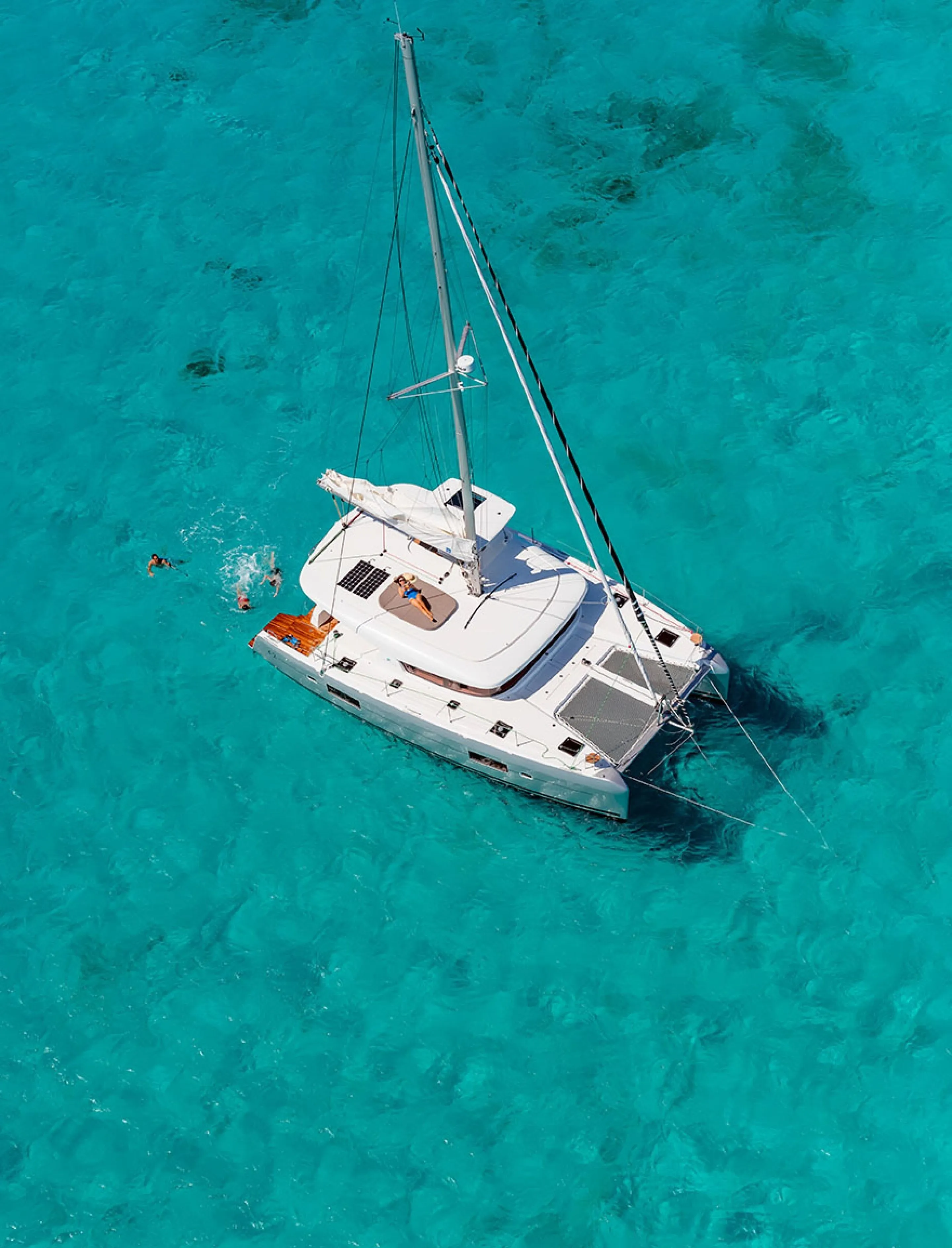 Rent a 12.8m Boat in Eden Island