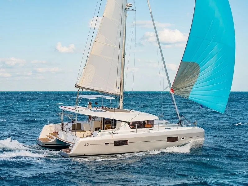 Charter a 12.94m Boat in Ribishi
