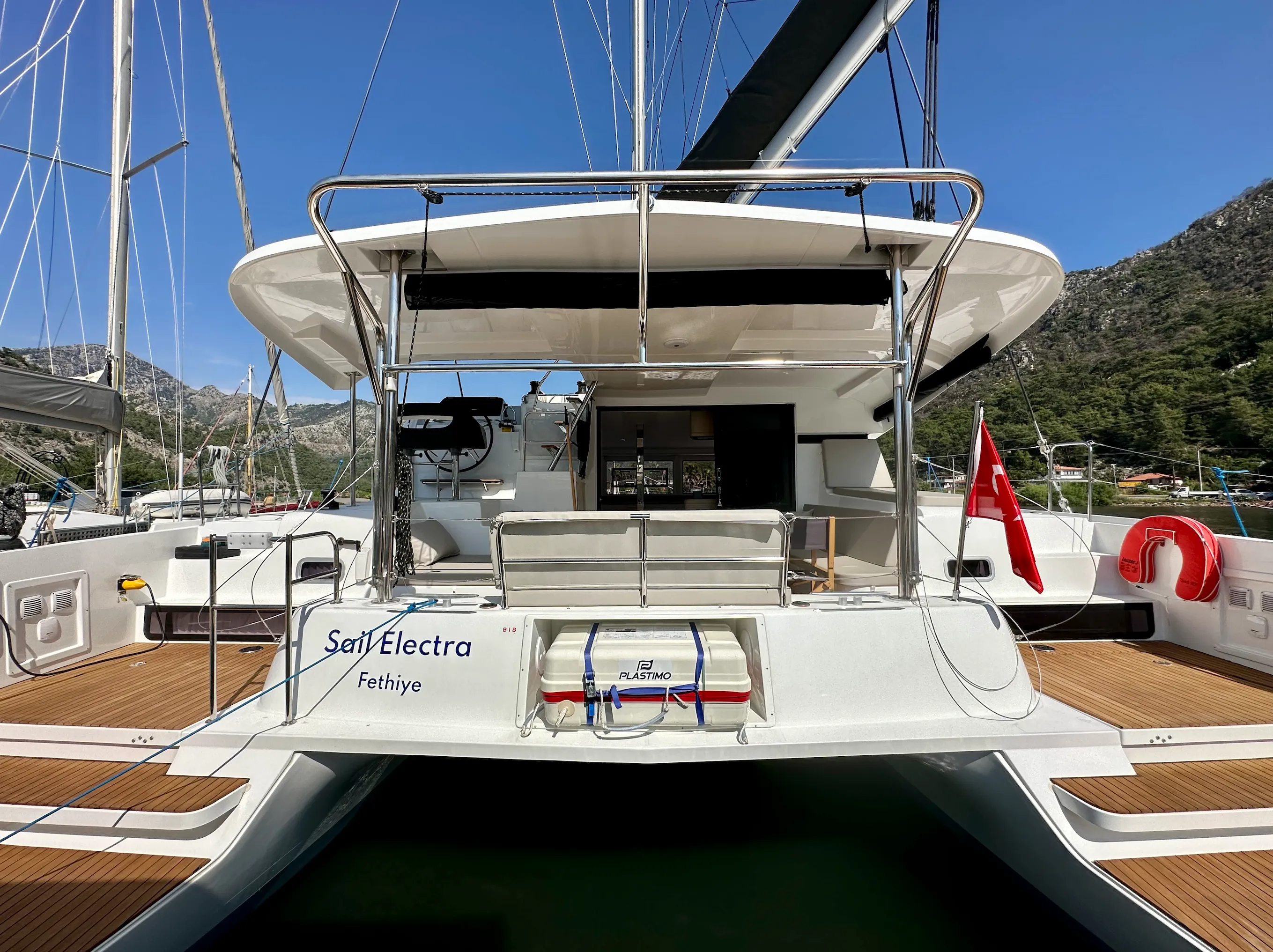 Rent a 12.8m Lagoon 42 Catamaran in Orhaniye