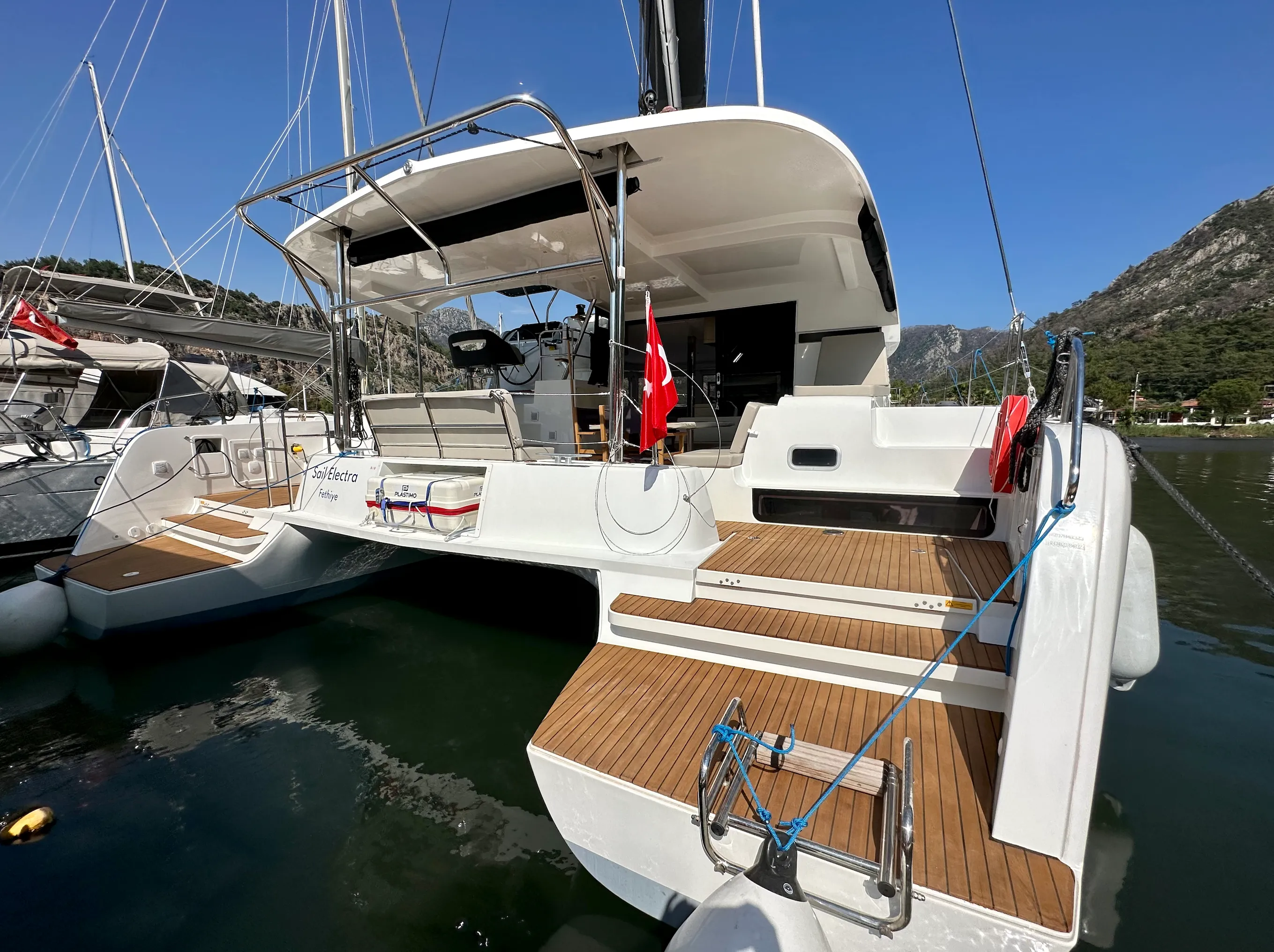 Sail Electra Kiralık Teknesi