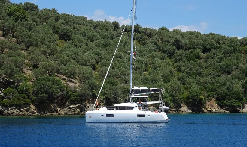 12.94m Volos Lagoon 42 Catamaran Hire