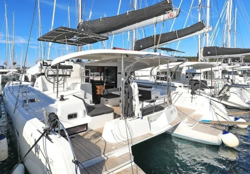 12.8m Sukosan Catamaran Lagoon 42 Hire