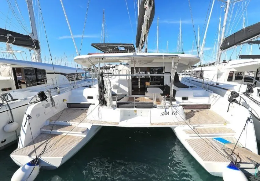 12.8m Sukosan Catamaran Lagoon 42 Hire