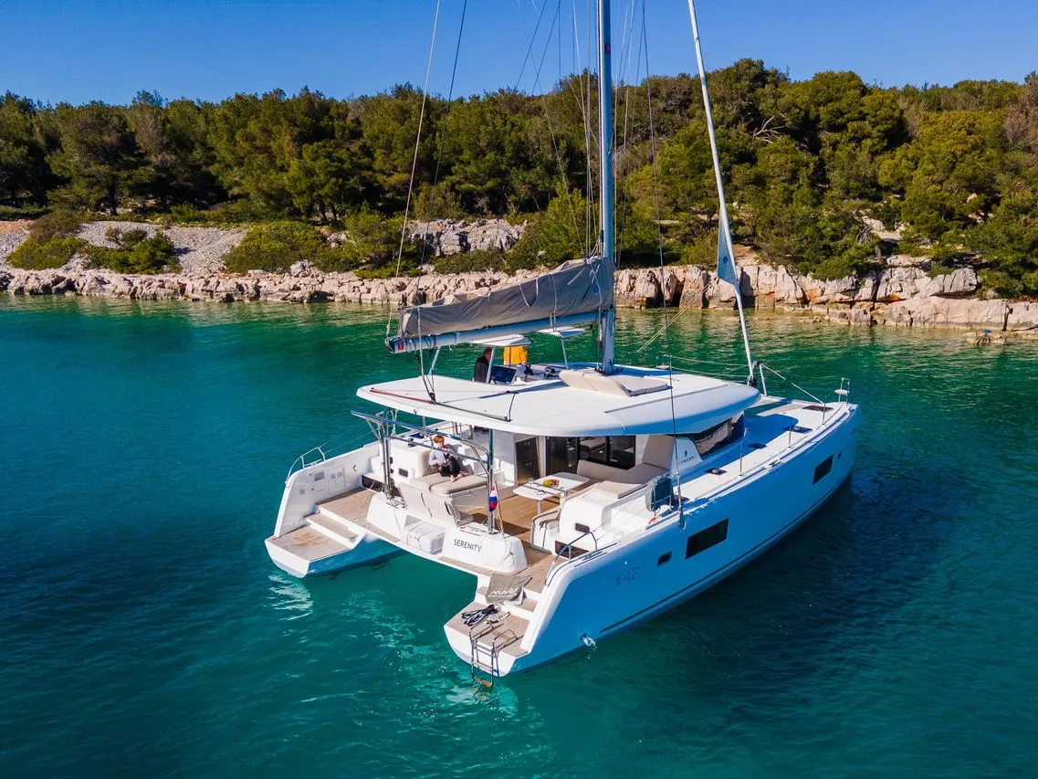 Лодка - Арендуйте 12.8м Lagoon 42 катамаран в Шибеник