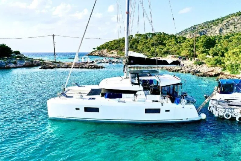Boot - Rent a 12.8m Catamaran Lagoon 42 in Mykonos City
