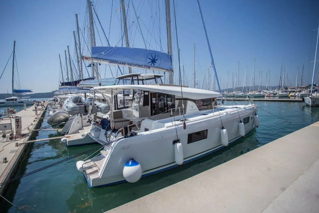 12.8m Elliniko Boat Hire