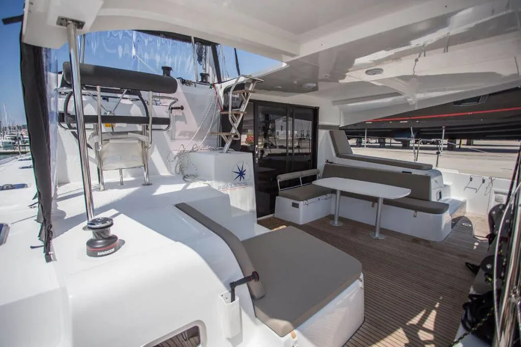 12.8m Elliniko Boat Hire
