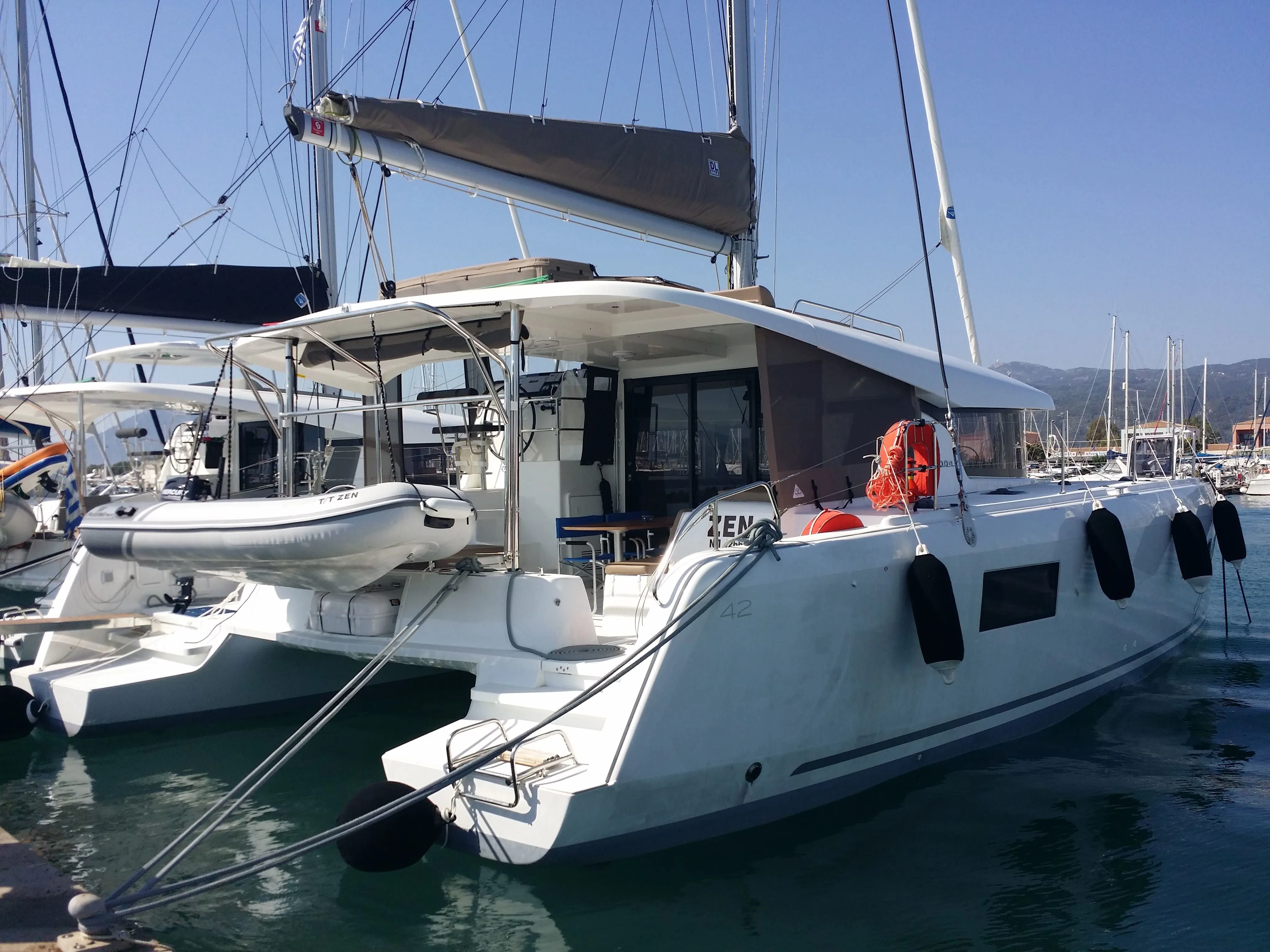 Rent a 12.94m Lagoon 42 Catamaran in Lavrion