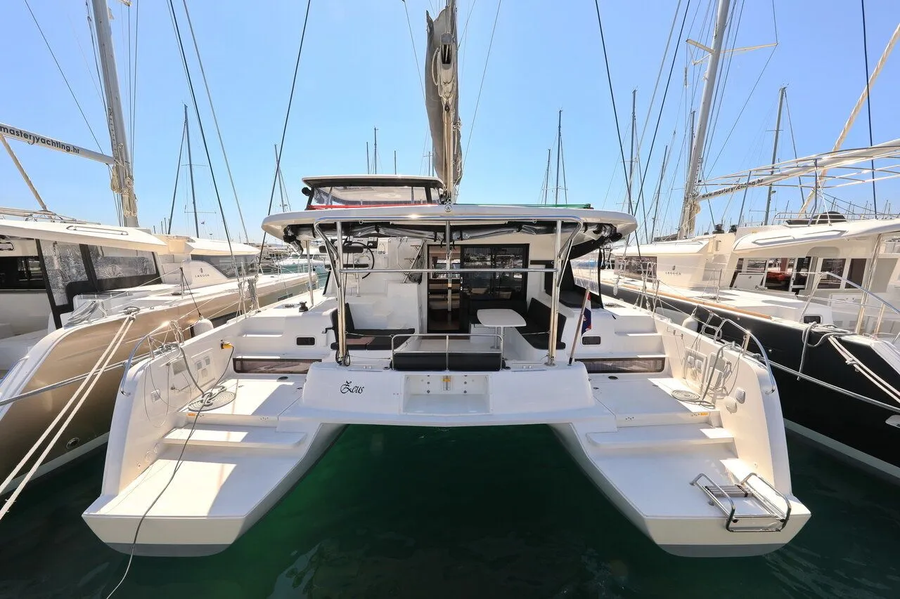 Rent a 12.8m 6 Cabin Catamaran in Sukosan