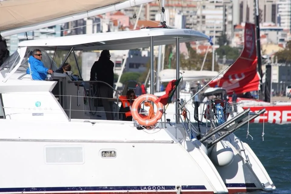 Charter a 12.61m Lagoon 421 Catamaran in Lisbon