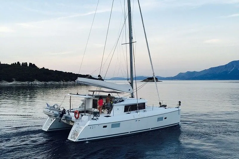Charter a 12.61m Catamaran Lagoon 421 in Lavrion