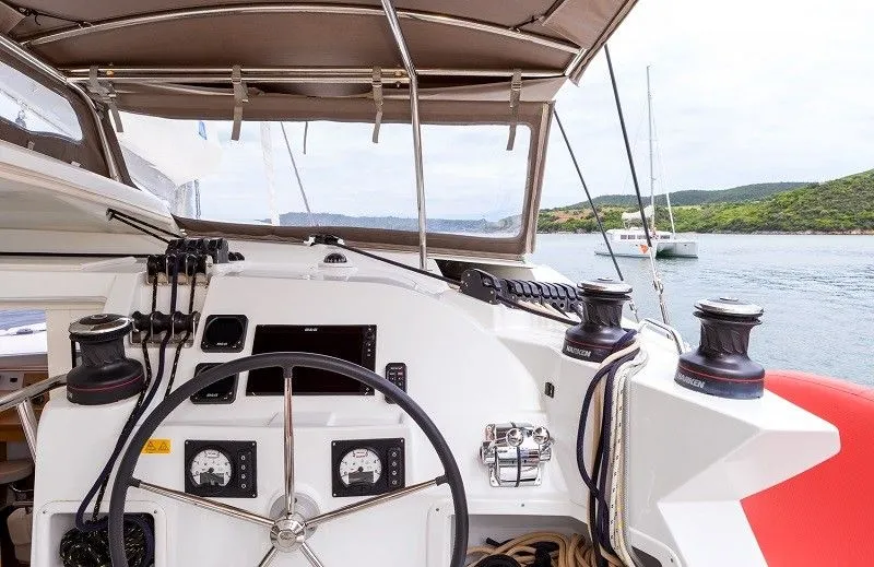 Charter a 12.61m Catamaran Lagoon 421 in Lavrion