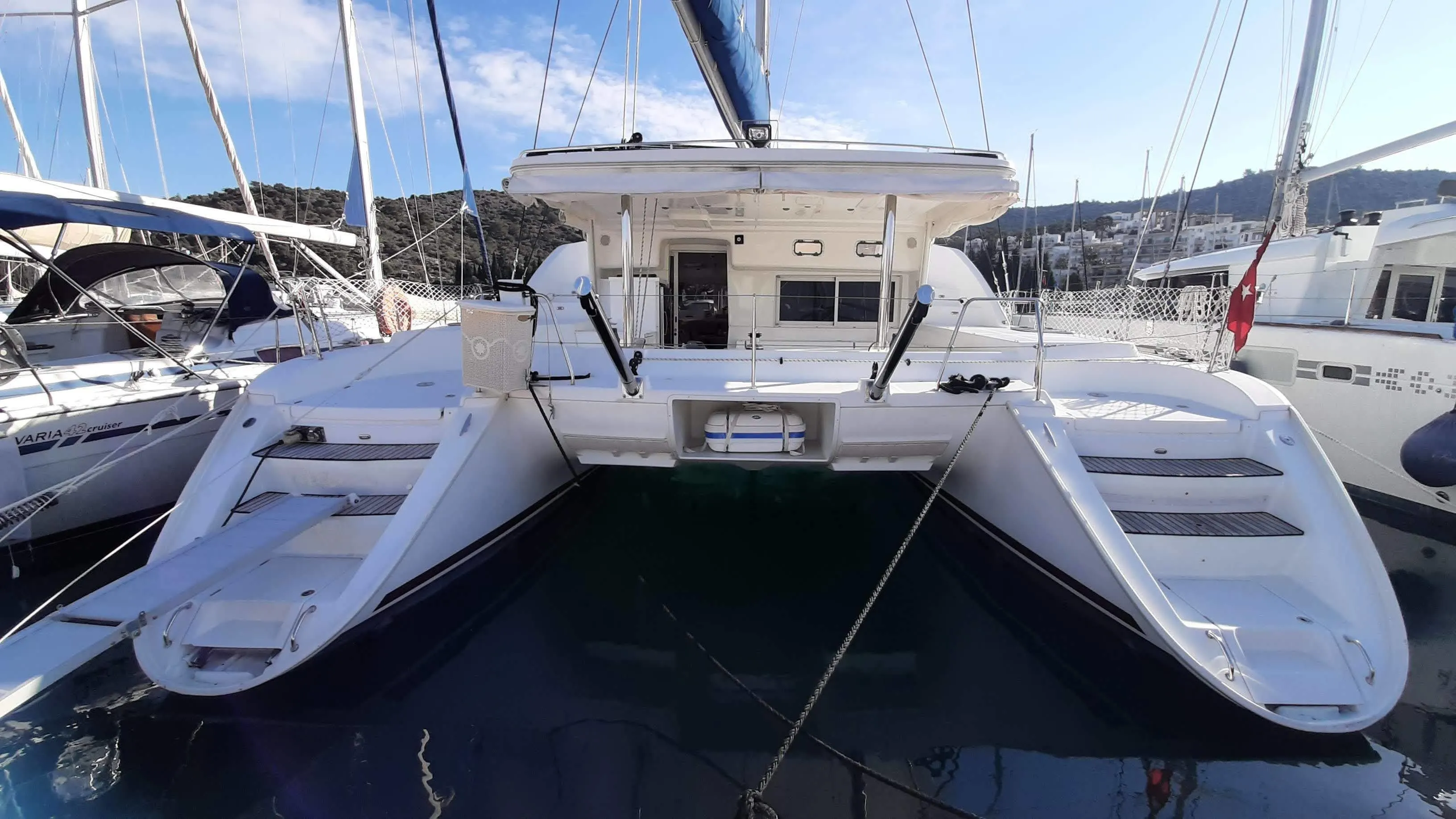 Akik Charter Boat