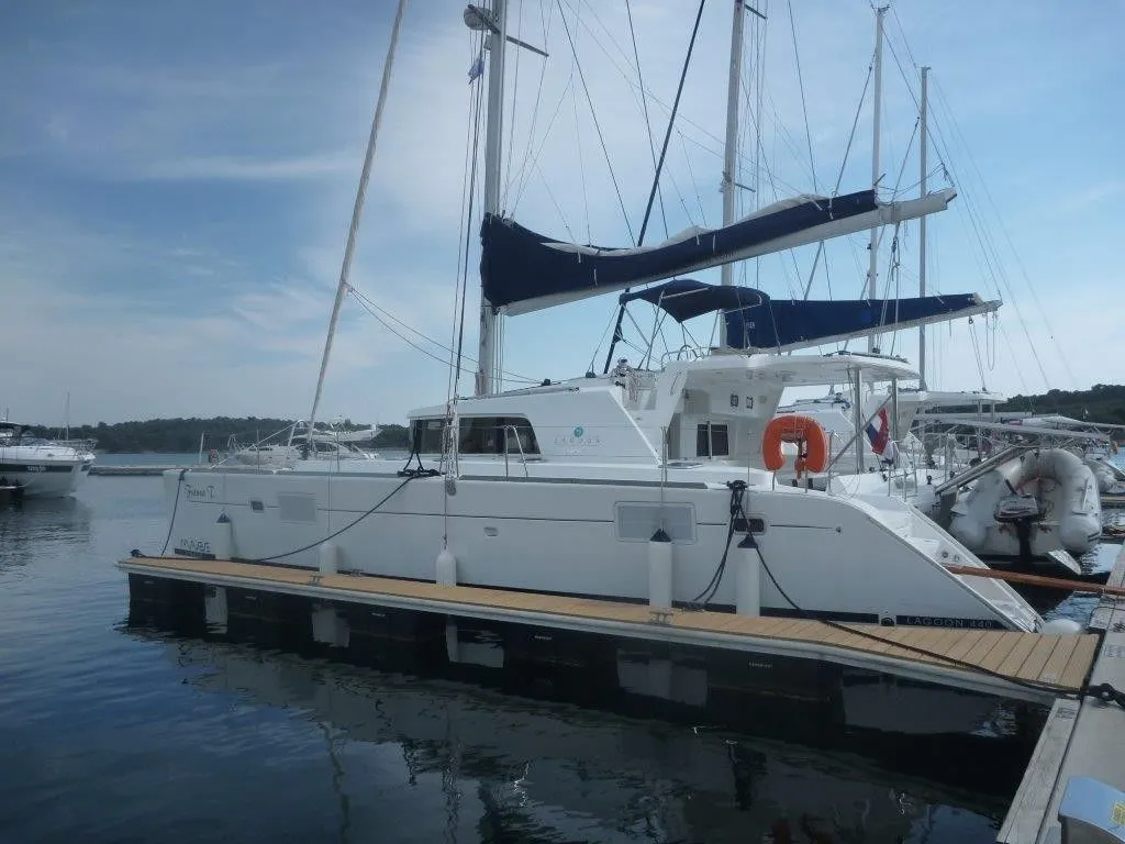 Чартер Futuna T - 3