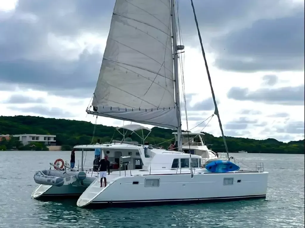 Rent a 13.4m 3 Cabin Catamaran in Cartagena de Indias
