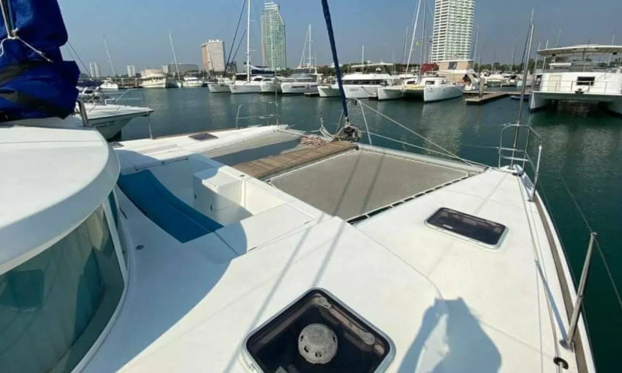 Charter a 13.6m Lagoon 440 Catamaran in Pattaya Central