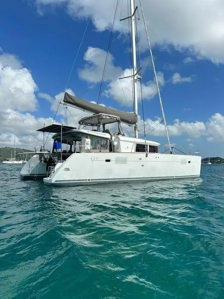 14m Agios Nikolaos Lagoon 450 F Hire