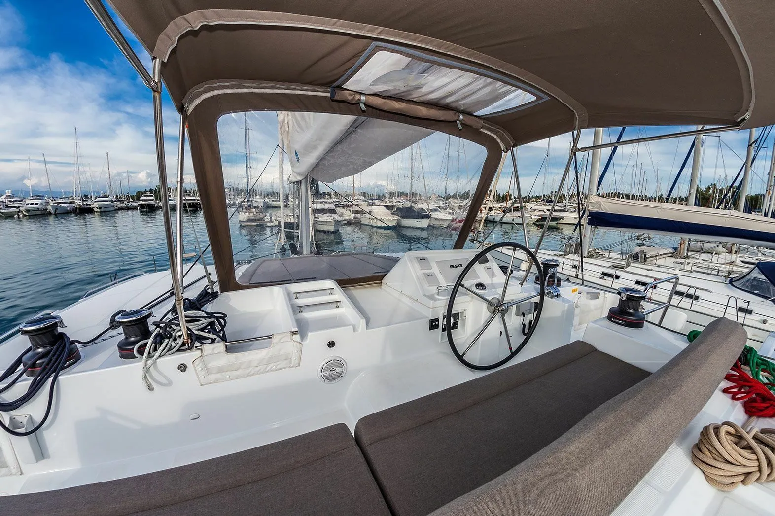 14m Agios Nikolaos Lagoon 450 F Hire