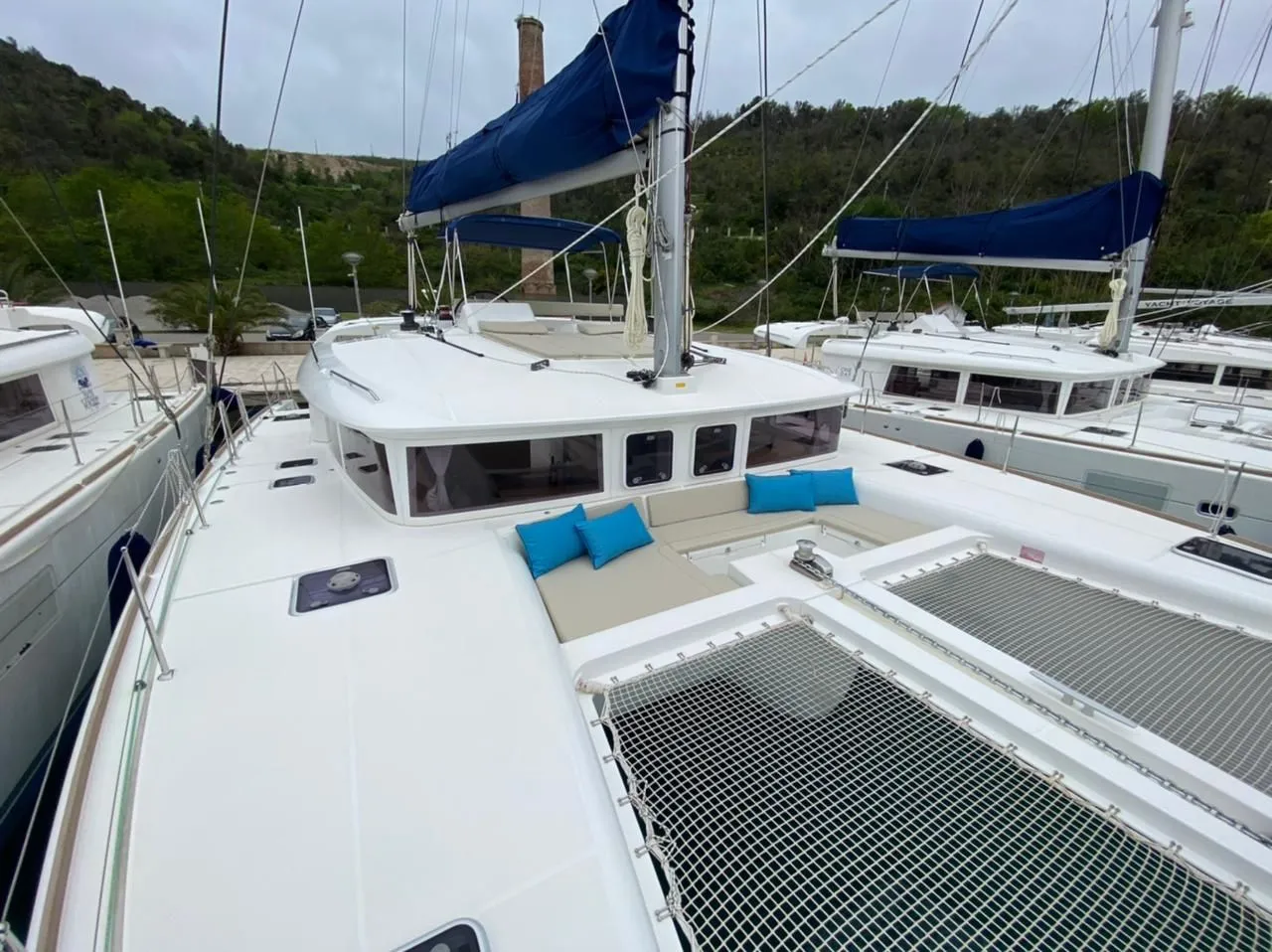Charter a 13.96m Lagoon 450 F Catamaran in Tivat