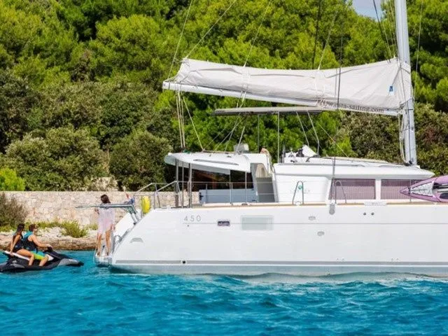 Alba Mouse Charter Boat