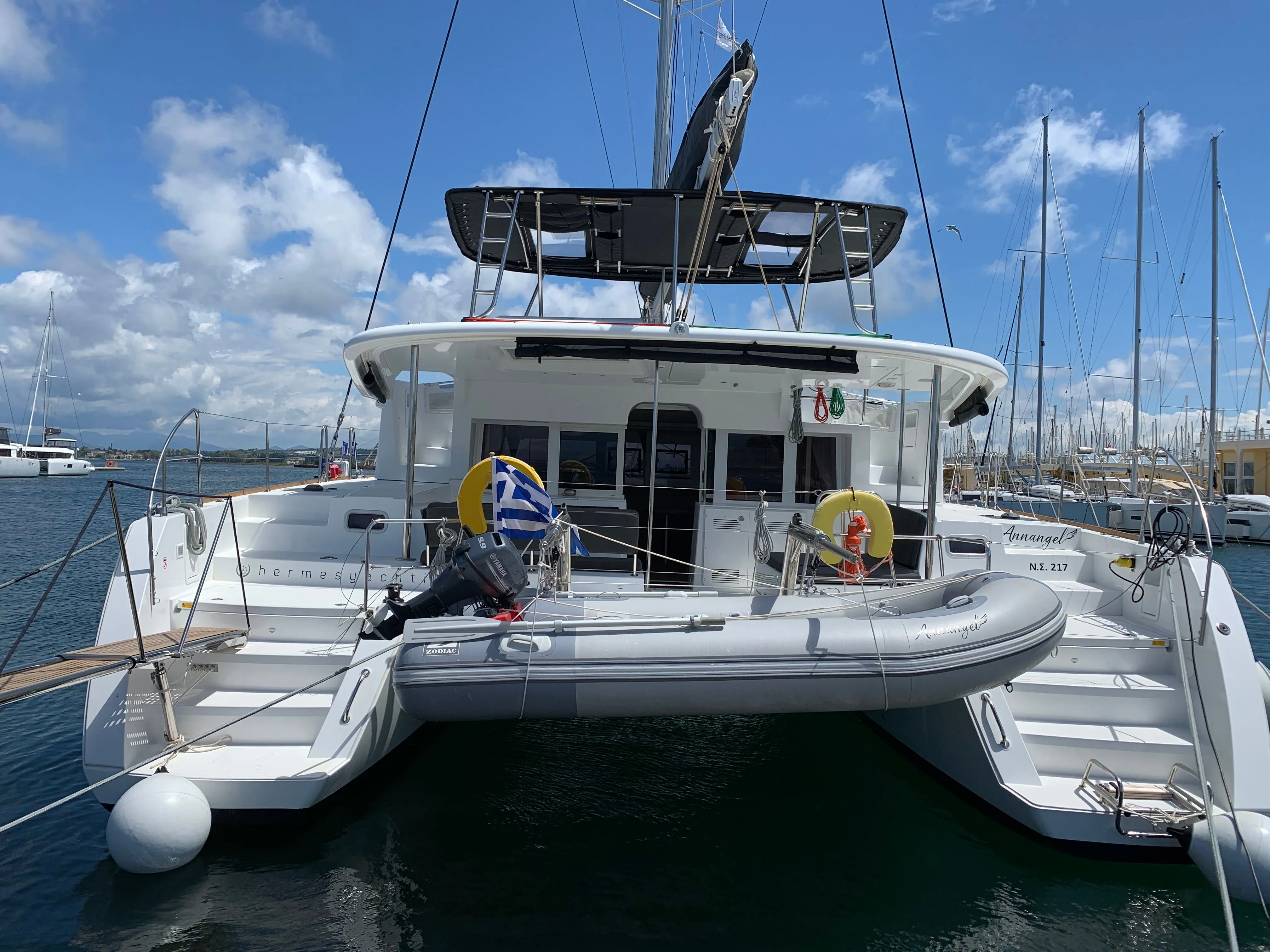 Boot - 13.96m Mykonos City Catamaran Lagoon 450 F Hire