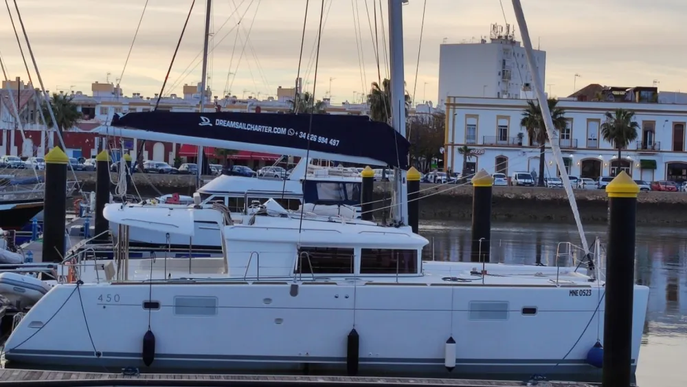 13.38m Isla Canela Lagoon 450 F Catamaran Hire