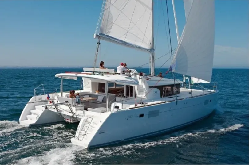 Charter a 13.96m 3 Cabin Catamaran in Los Angeles