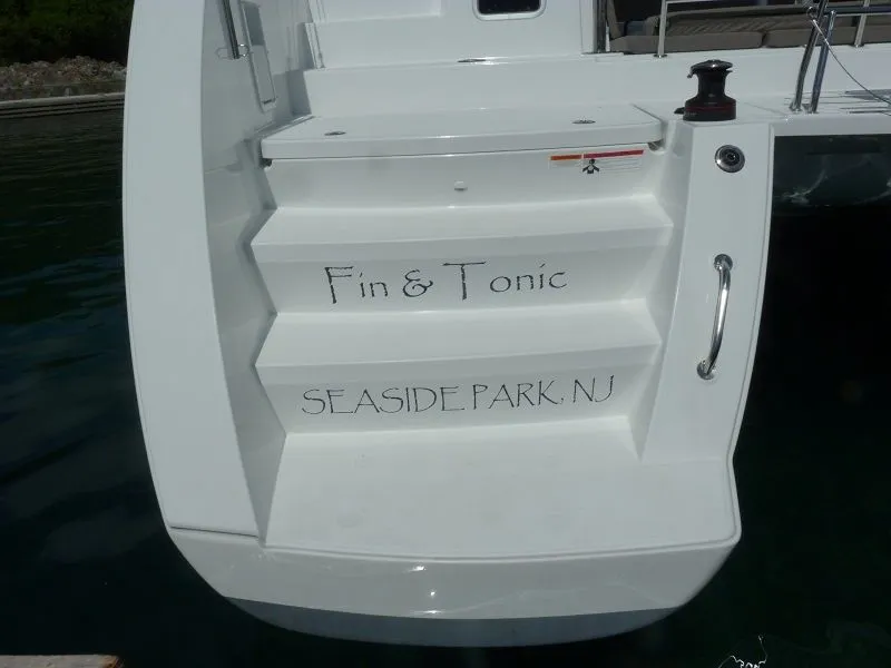 Fin & Tonic Charter Boat