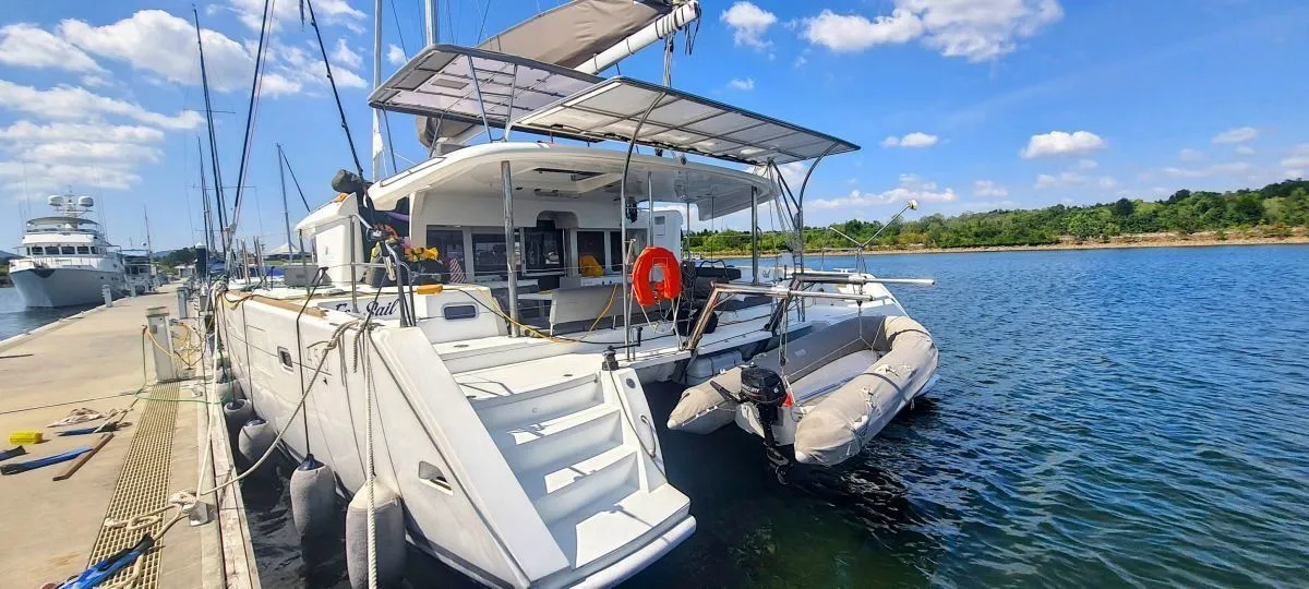 Explore Ko Chang on a 13.96m Rental Boat