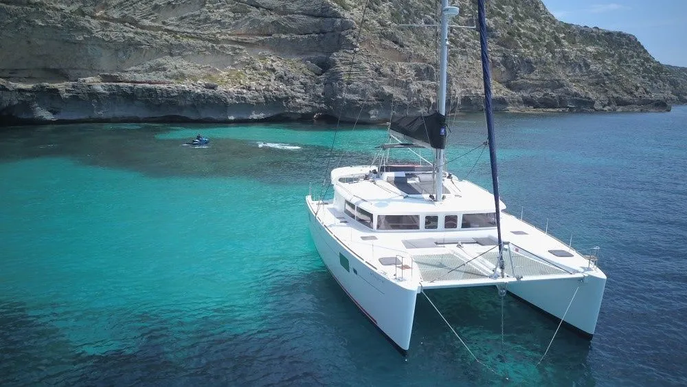 Rent a 13.97m Lagoon 450 F Catamaran in Sant Antoni de Portmany