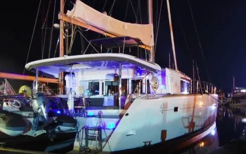 Rent a 13.97m Boat in Marina