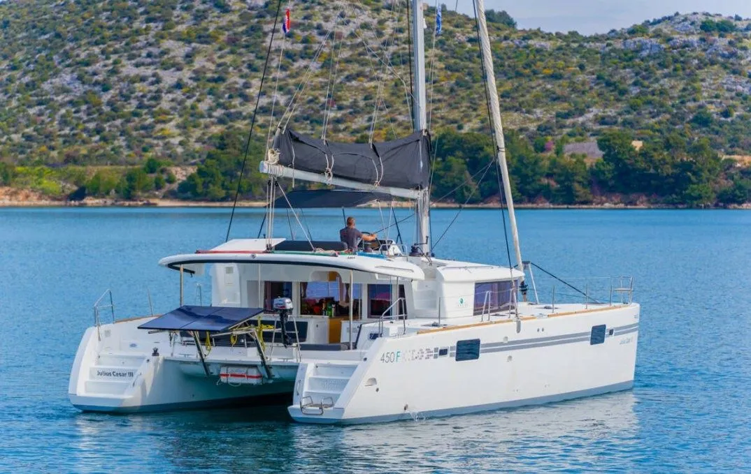 Julius Cesar 3 Charter Boat