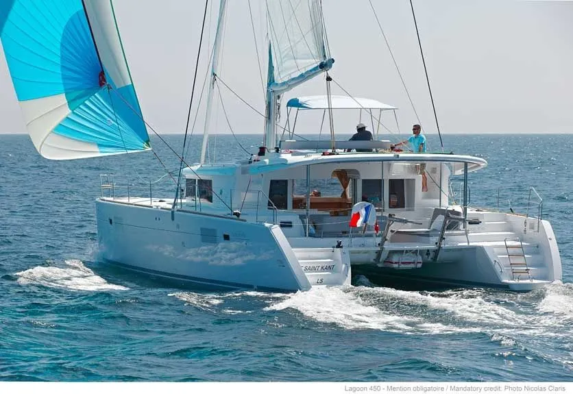 Charter a 13.96m Catamaran in Ribishi