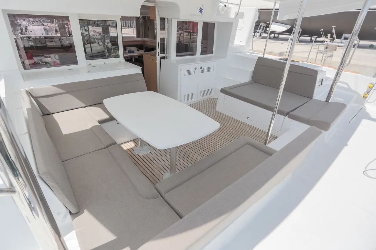 Rent a 13.96m 6 Cabin Catamaran in Dubrovnik