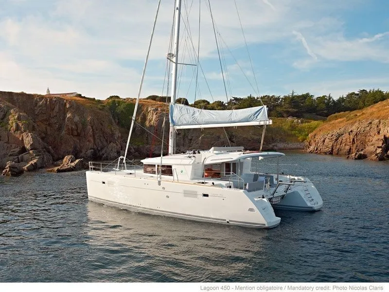 Rent a 13.96m 6 Cabin Catamaran in Dubrovnik