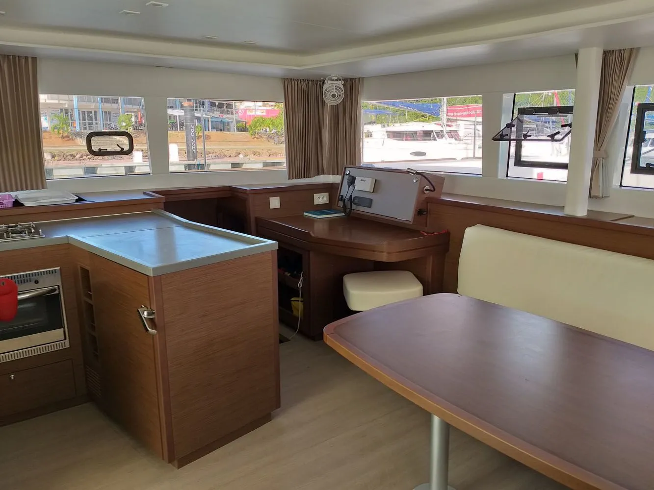 Lola Rasta Mietboot - 4