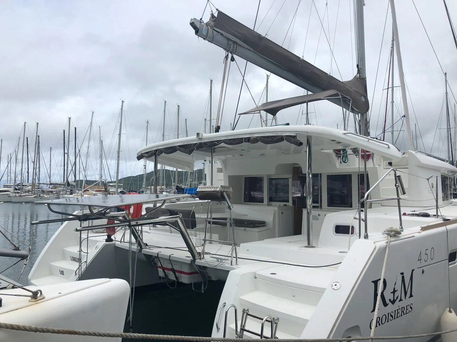 13.96m Ribishi Lagoon 450 F Catamaran Hire