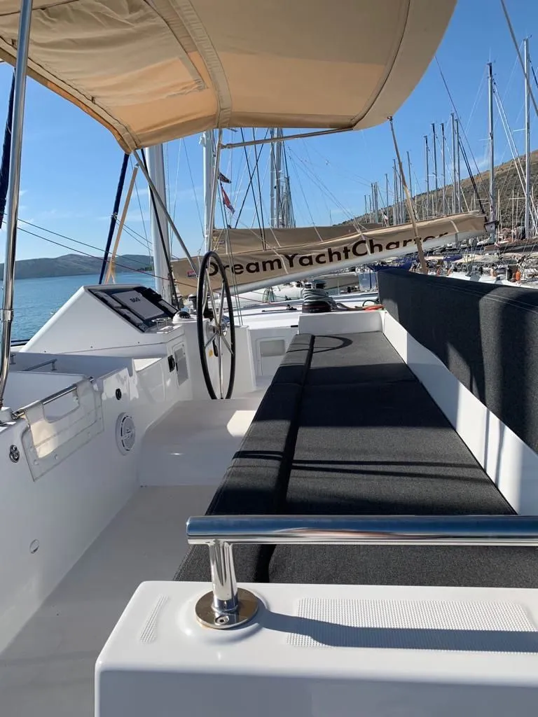 Charter a 13.96m 6 Cabin Catamaran in Placencia