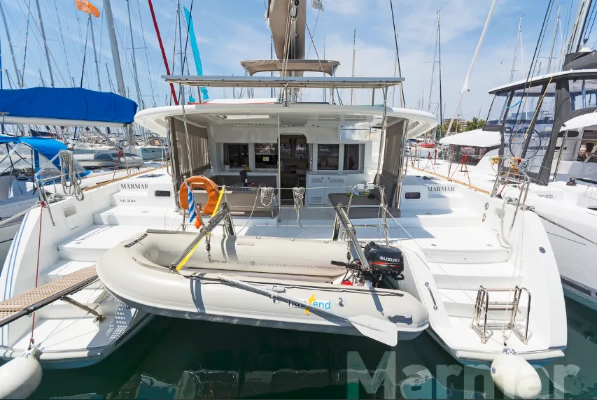 Explore Athens on a 13.96m Rental Boat