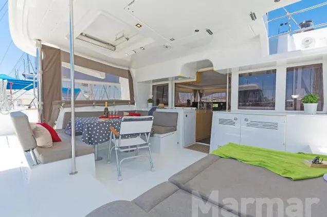 Explore Athens on a 13.96m Rental Boat