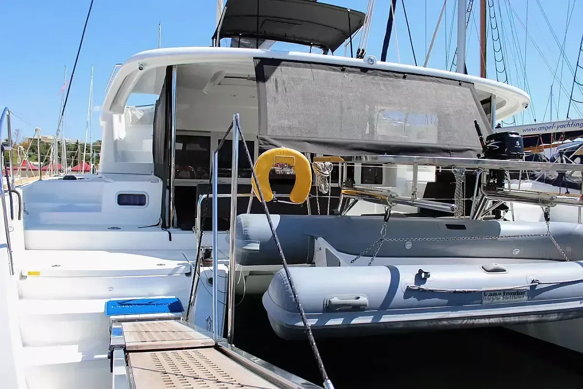 Boot - 13.96m Mykonos City 6 Cabin Catamaran Hire