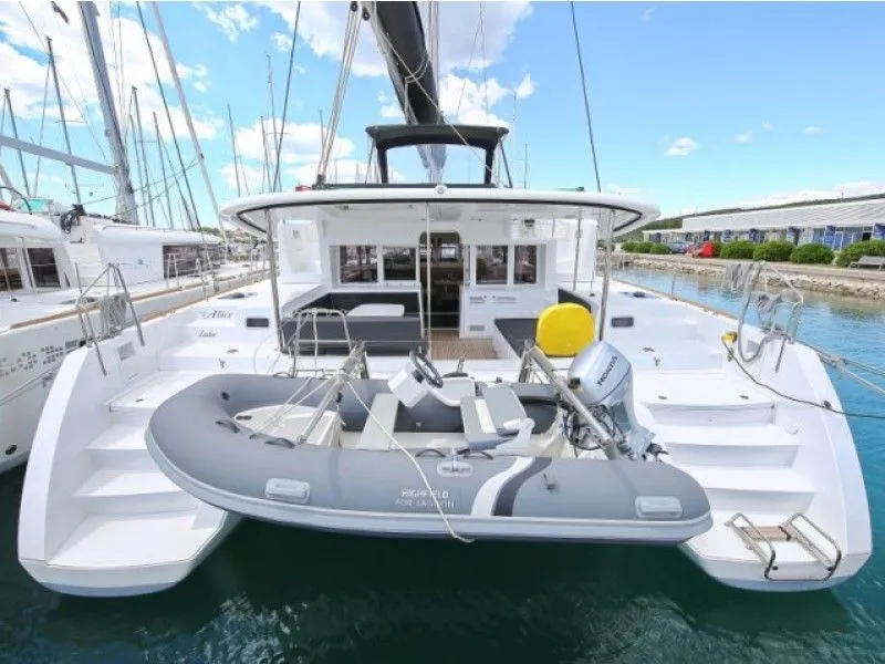 Explore La Paz on a 13.96m 6 Cabin Catamaran Rental