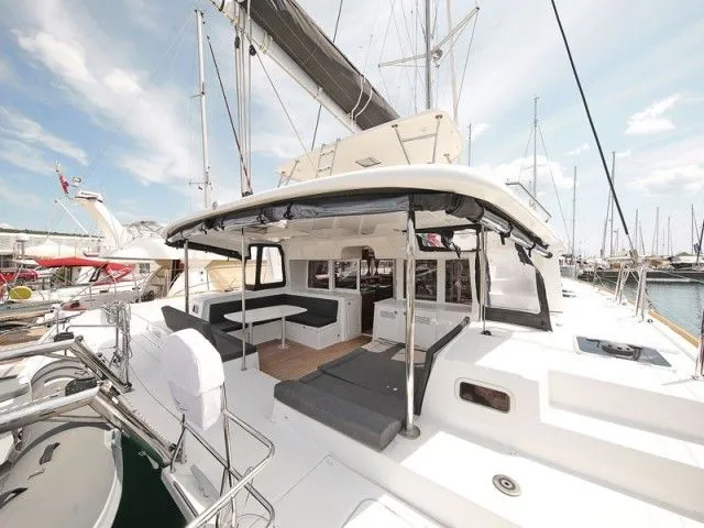 Rent a 13.96m 6 Cabin Catamaran in Sukosan