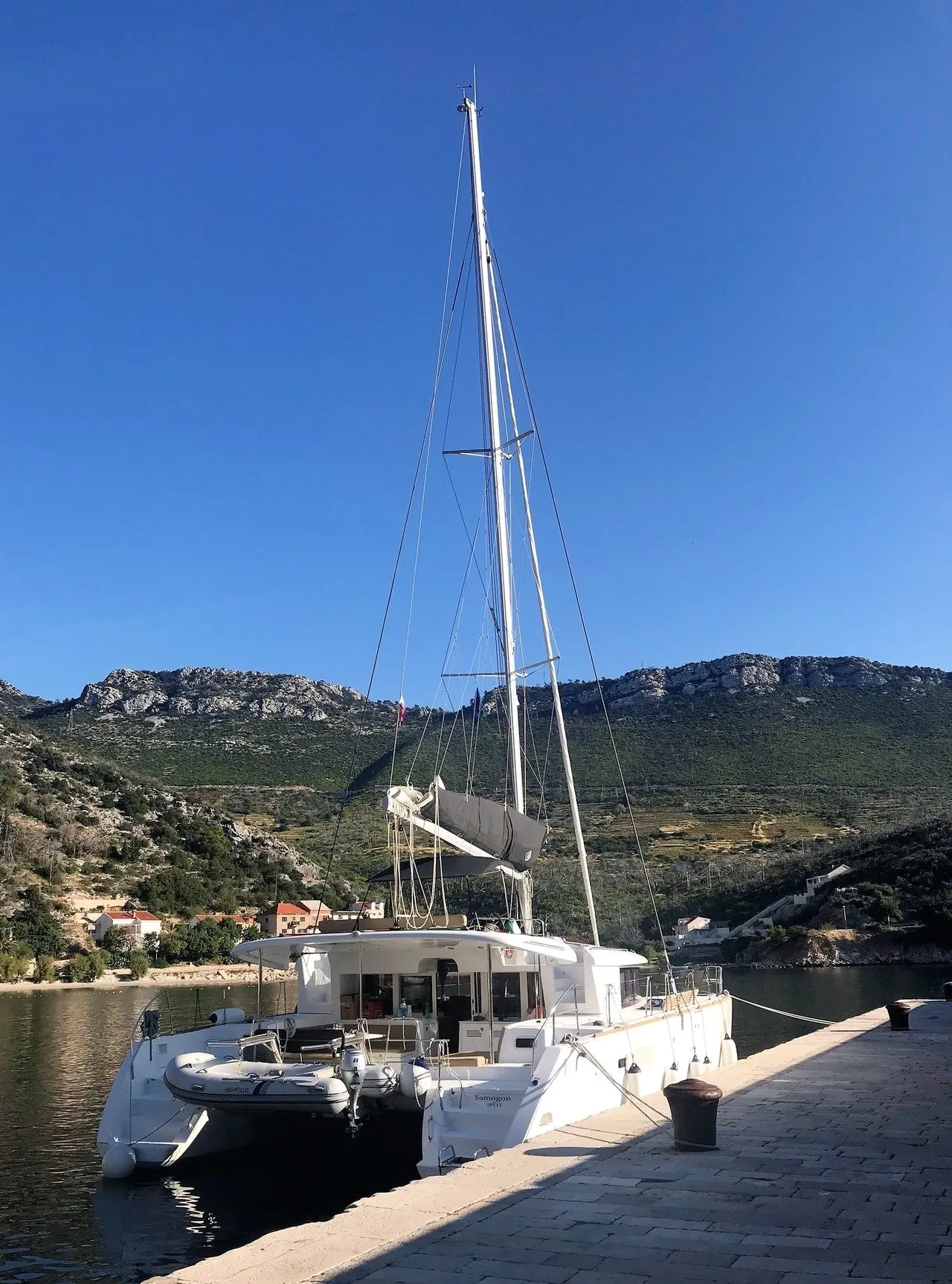 Rent a 13.93m 6 Cabin Catamaran in Rogač