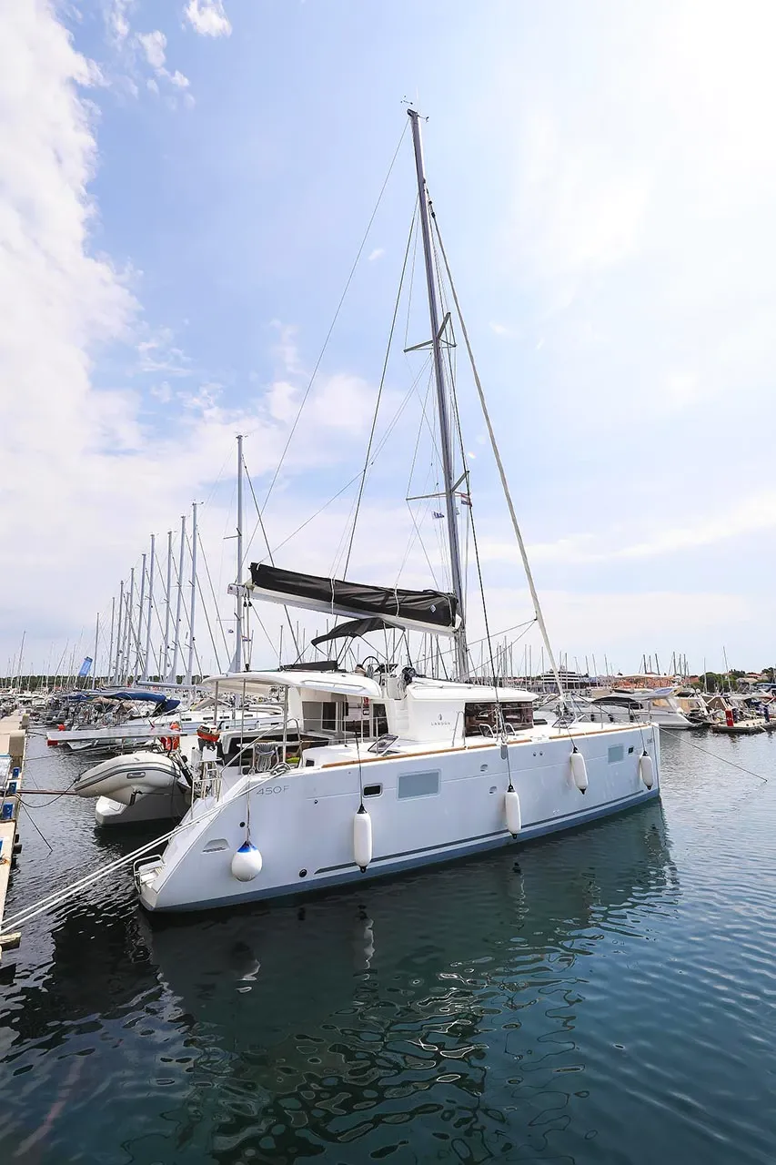 Charter a 13.96m Lagoon 450 F Catamaran in Vodice